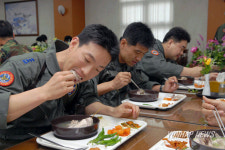 사랑의 삼계탕 먹고 농민들 도와요