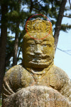 벌(蜂) 장식 괘릉 석인상