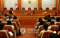 헌재 "군법무관에 군인봉급체계 적용은 합헌"