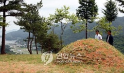 <통영시 故 박경리 묘소 추모공원으로>