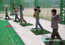 학교서 골프 즐기는 산골 초등학생들