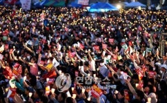 `美 쇠고기 재협상 촉구 밤샘 거리시위(종합)