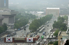 긴장감 감도는 세종로