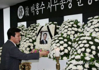 분향하는 김민석 최고위원