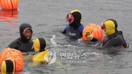 <제주 해녀학교서 사라져가는 물질 잇는다>