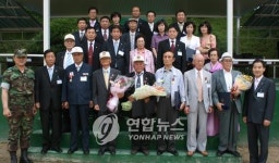 <울산 참전용사 5명 반세기만에 훈장 가슴에..>