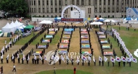 시청광장에 나타난 6.25 참전국 국기들