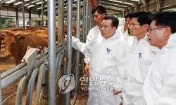 <한총리 `쇠고기 정국서 광폭행보>