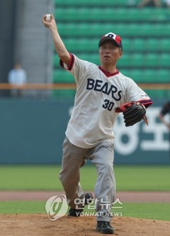 오늘의 시구는 허영만 화백