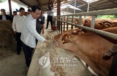 한총리, 한우 축산농가 방문