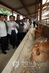 한총리, 한우 축산농가 방문