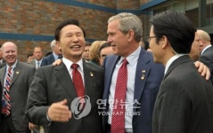 얘기나누는 한미정상