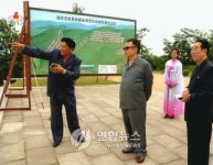 김정일, 태천군 은흥협동농장 시찰