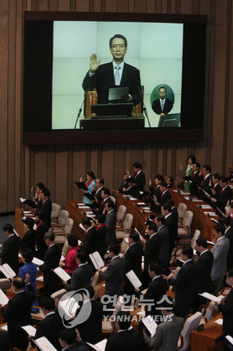 이주희 의원, 제427회 국회에서 선서하며 새 비례대표 의원직 승계