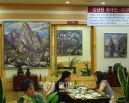 <음식점도 훌륭한 미술관이 될 수 있죠>