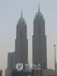 뉴욕 크라이슬러빌딩 닮은 두바이 고층건물