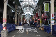 대형마트 반대..청주재래시장 일제 철시