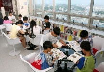 강릉시청 도서관서 더위 쫓아요