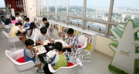 강릉시청 도서관서 더위 쫓아요