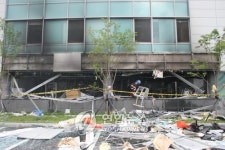 울산정밀화학지원센터서 폭발사고..2명 숨져(1보)