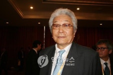 北, 장웅 IOC위원에 박사학위 수여