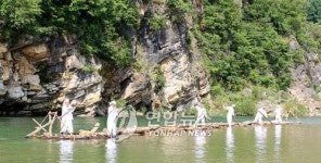 그때 그시절 아우라지의 뗏목