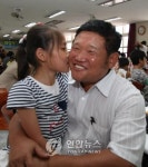 조선족 어린이들 청주서 부모와 감격 상봉
