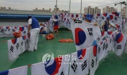 깨끗하게 세탁한 태극기 다세요