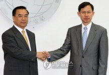 韓 지역통상국장-中 상무부 아주차장 악수