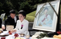 고 육영수 여사 34주기 추모제