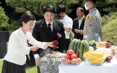 고 육영수 여사 34주기 추모제