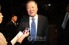 故변중석 여사 1주기 참석한 정몽구 회장