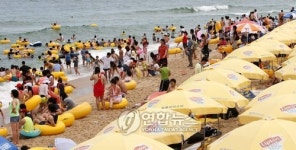 경포 찾은 막바지 피서인파