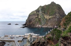 독도 쓰레기 치우는  환경 지킴이들