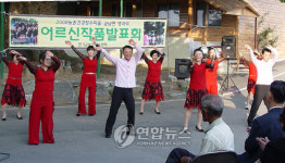 스포츠댄스하는 노인들