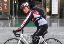 <사람들> 하루 32㎞ 자전거 타는 시골 면장