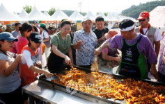 춘천 닭갈비.막국수축제 개막