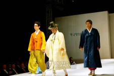 패션모델로 나선 류성룡 14대 종손