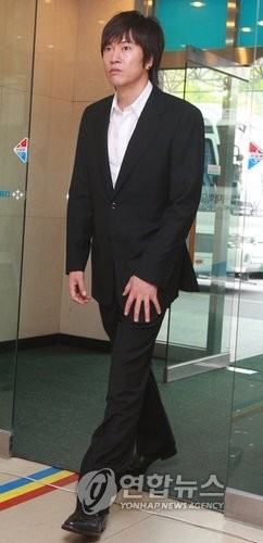 가수 김정민, 팬클럽 조의금 350만원 전액 기부 모친의 뜻 이어받아
