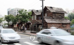 청계천변 재현된 판자촌