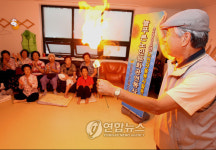 불꽃마술 펼치는 늘푸른마술공연단 대표