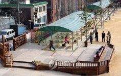 인천 초등학교 교문 눈에 톡 띄네