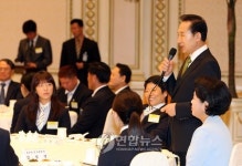 이 대통령 장애인올림픽 선수단 환영 오찬