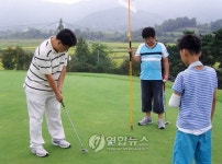 괴산 추산초교생들 골프장서 골프체험