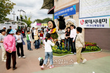 활기 넘치는 탈춤 축제장