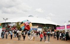 활기 넘치는 탈춤 축제장