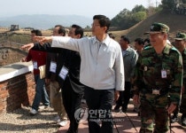 태풍전망대 둘러보는 김문수 지사