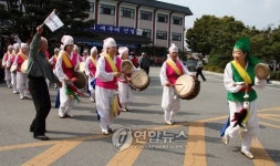 롯데 투자 환영하는 부여군민들