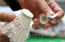 셔틀콕 속에 숨겨진 마약