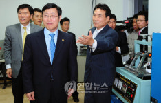 이윤호 장관 부산 신발산업현장 방문